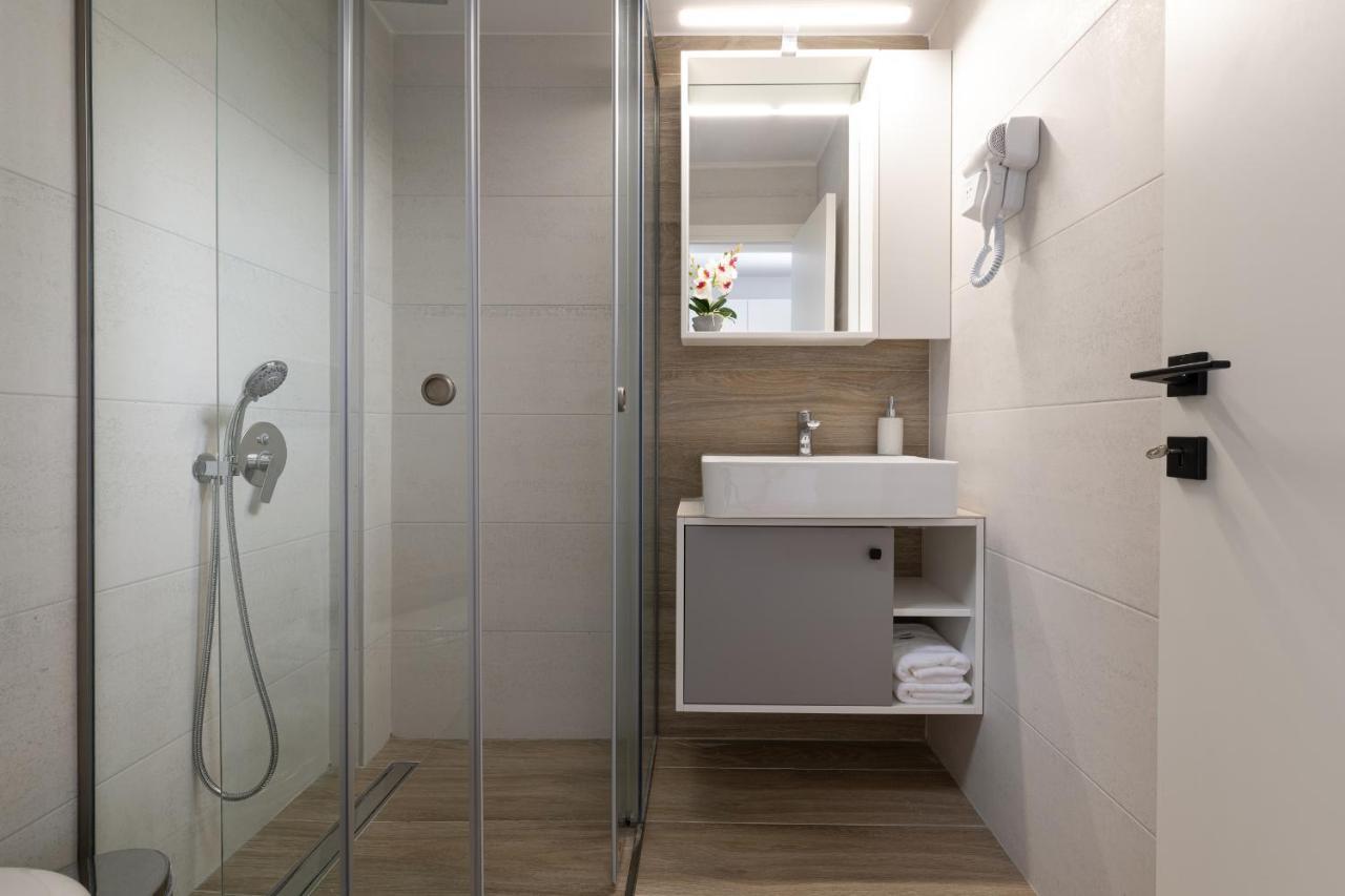 Sky Luxury Suites Sarti Exteriör bild